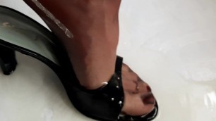 Slut Piss on Feet in High heels 2