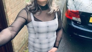 amateur crossdresser Kelly cd masturbating in silver pantyhose and heels