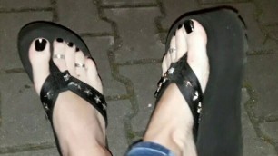 extreme flip flops and extremely sexy feet