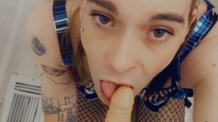 Sexy Tranny Loves Sucking