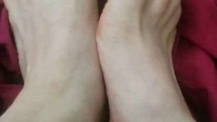 TsM1nni strips and plays with her cute feet